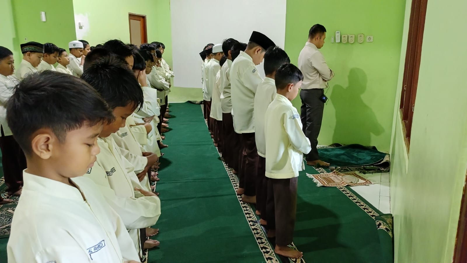 Kegiatan Sholat Dzhur Berjamaah